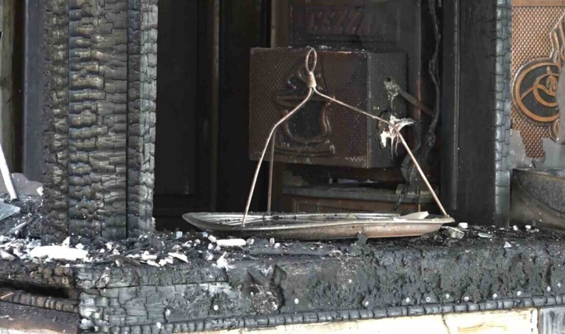 Bursa’da tarihi Çekirge Semti’nde 1.Murat Hüdavendigar Camisi’nin bahçesindeki çay bahçesi