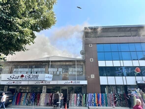 Bursa’nın Yıldırım ilçesinde bir tekstil atölyesinin çatısında yangın çıktı. Atölyenin