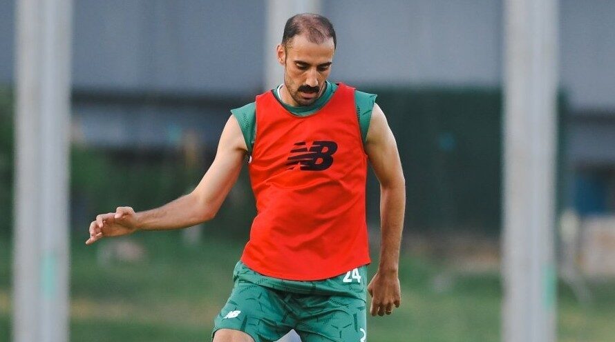 Yeni sezon hazırlıklarını sürdüren Bursaspor, akşam saatlerinde yapılan antrenmanda taktik