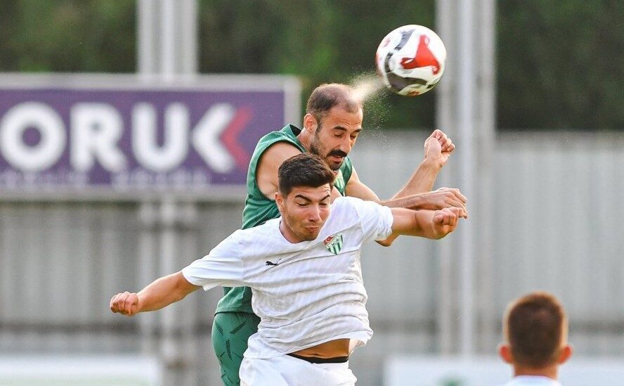 Yeni sezon çalışmalarını sürdüren Bursaspor, günün ikinci antrenmanında U19 Takımı