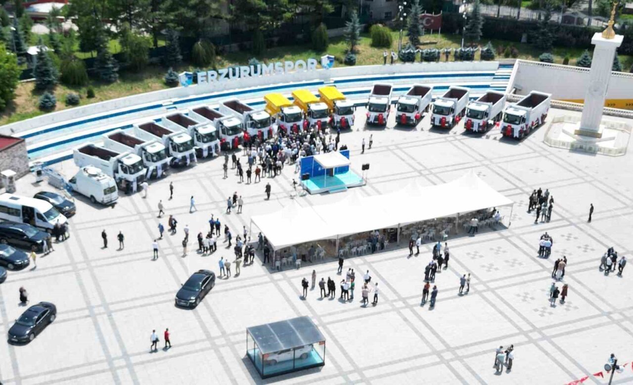 Erzurum Büyükşehir Belediyesi, 19. Araç Filosu’nu düzenlediği törenle tanıttı. Kırsal