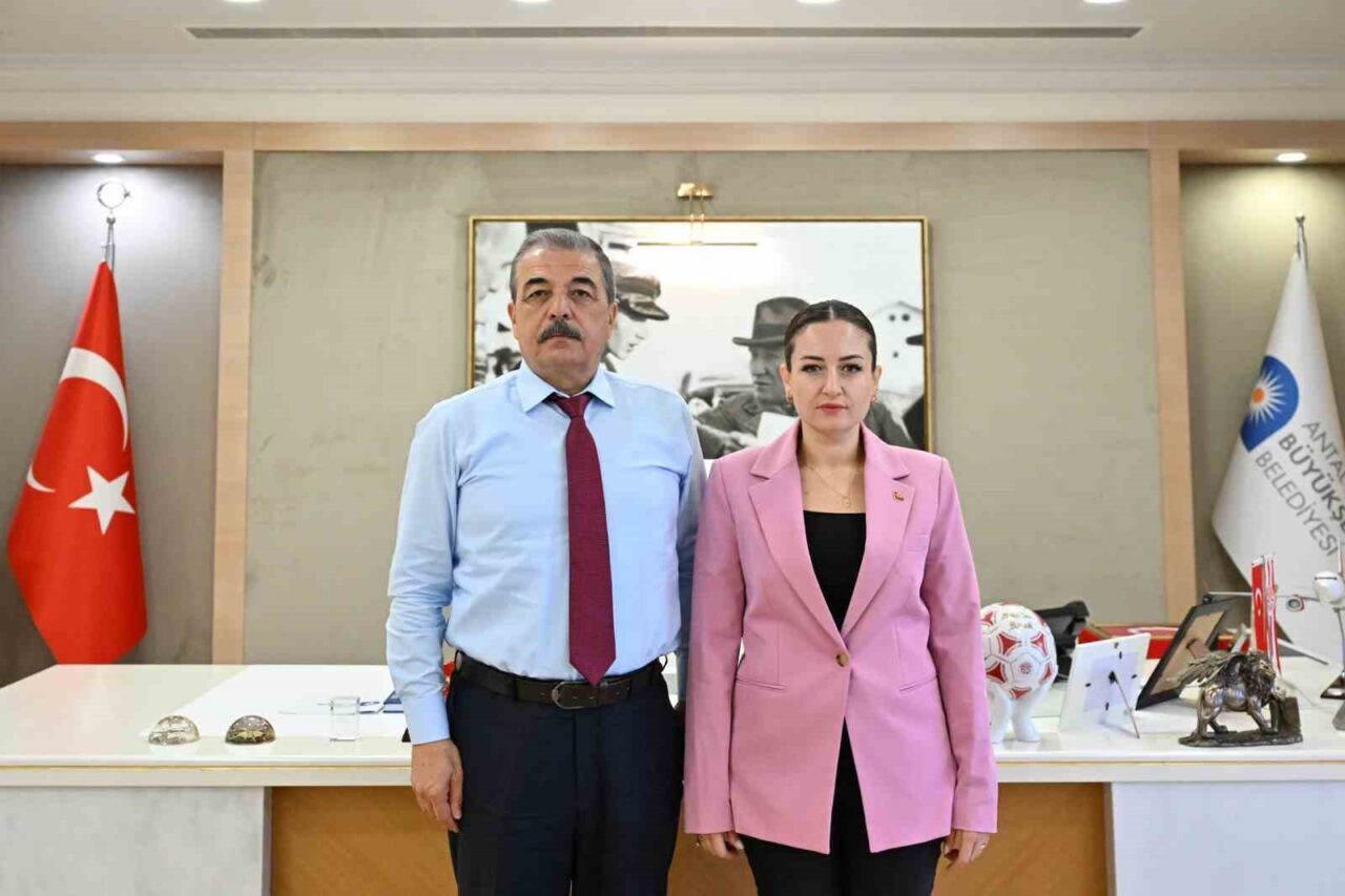 Birleşik Kamu-İş Konferedasyonu Başkanı Orhan Yıldırım, Antalya Büyükşehir Belediyesi Başkan