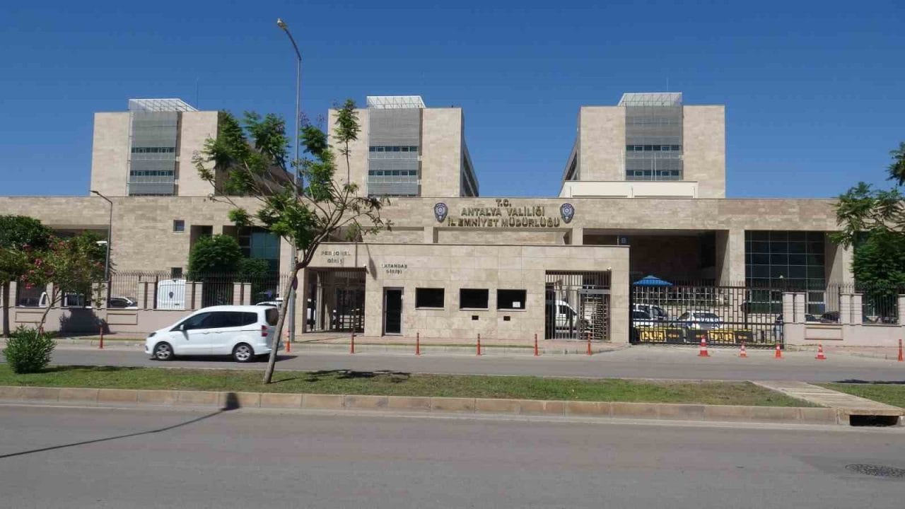 Antalya Cumhuriyet Başsavcılığı’nın yürüttüğü rüşvet soruşturması kapsamında gözaltına alınan Antalya