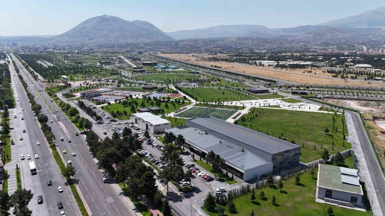 Kayseri Büyükşehir Belediyesi, havuzlarında kullandığı ultraviyole sterilizasyon sisteminin yanı sıra