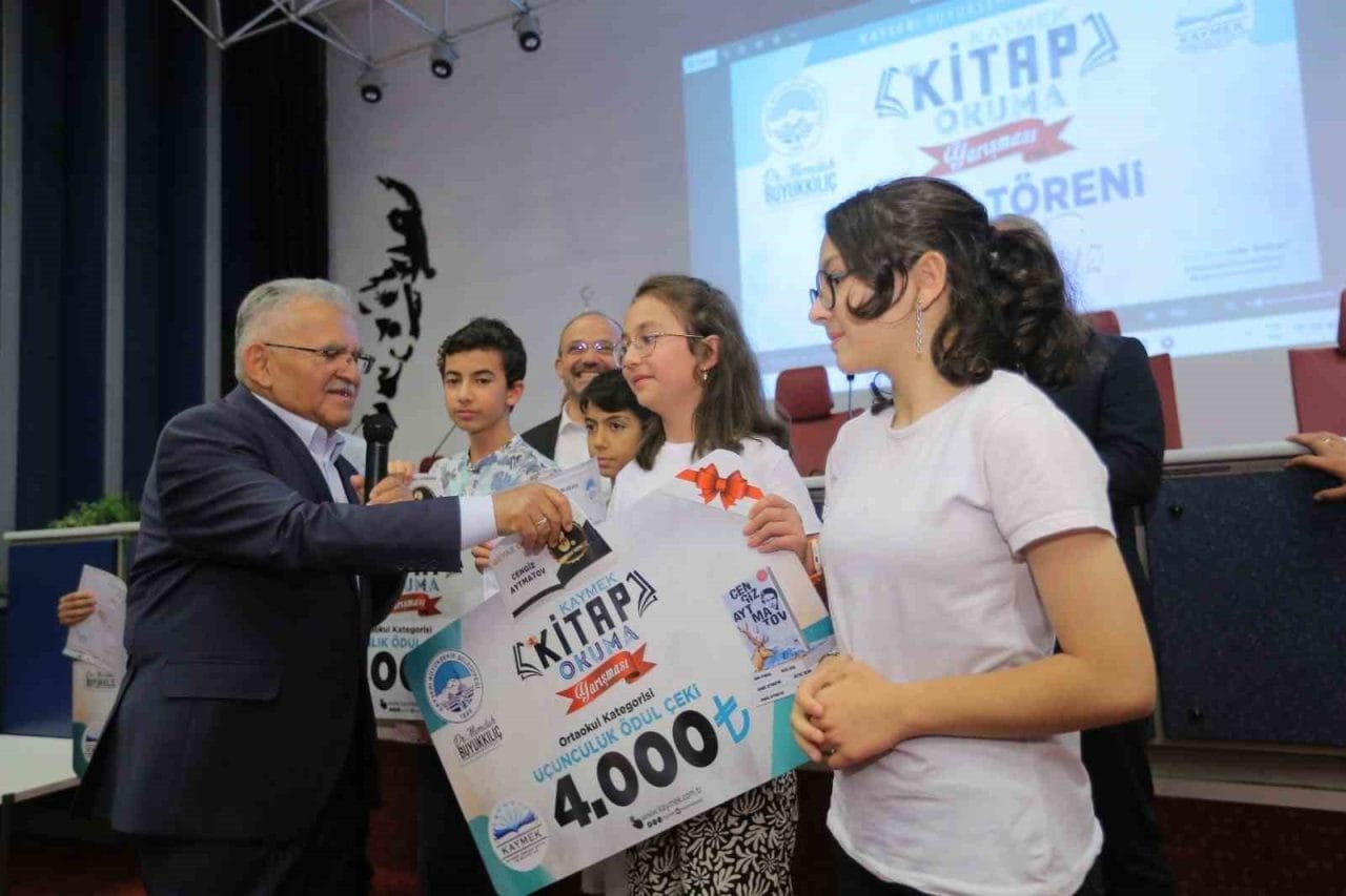 Kayseri Büyükşehir Belediye Başkanı Dr. Memduh Büyükkılıç, KAYMEK tarafından düzenlenen