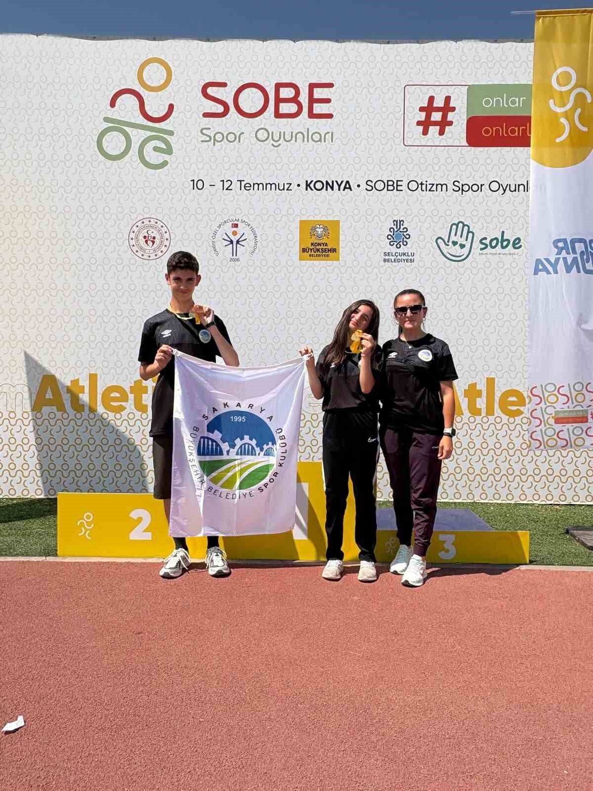 Sakarya Büyükşehir Belediyesi Spor Kulübü sporcuları, farklı kategorilerde şampiyonluk ve