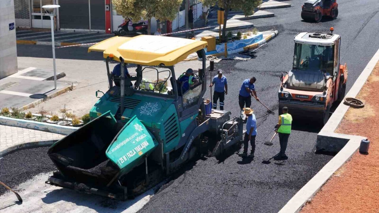 Aydın Büyükşehir Belediyesi, kent genelinde eş zamanlı olarak sürdürülen yol