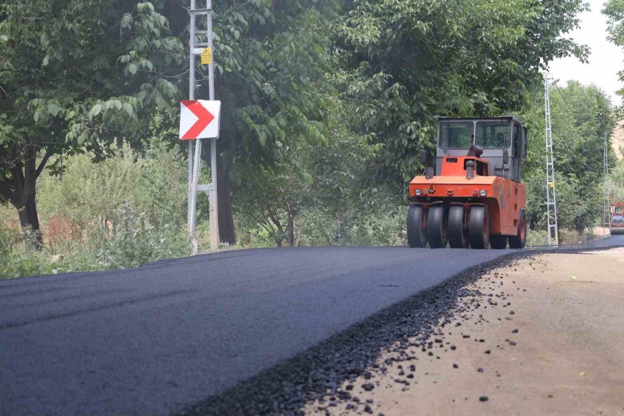 Yahyalı Belediyesi, alt yapı yatırımları tamamlanan mahallelerde üst yapı çalışmalarını