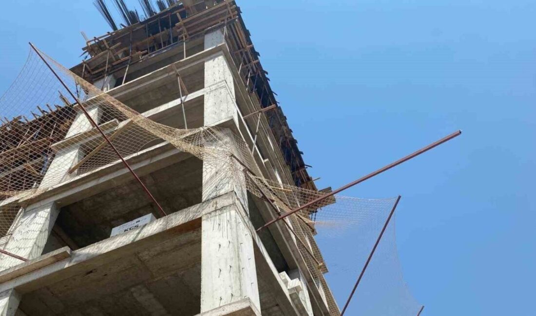 Aydın’ın Efeler ilçesinde bir kişi çalıştığı inşaatın 8’inci katından önce