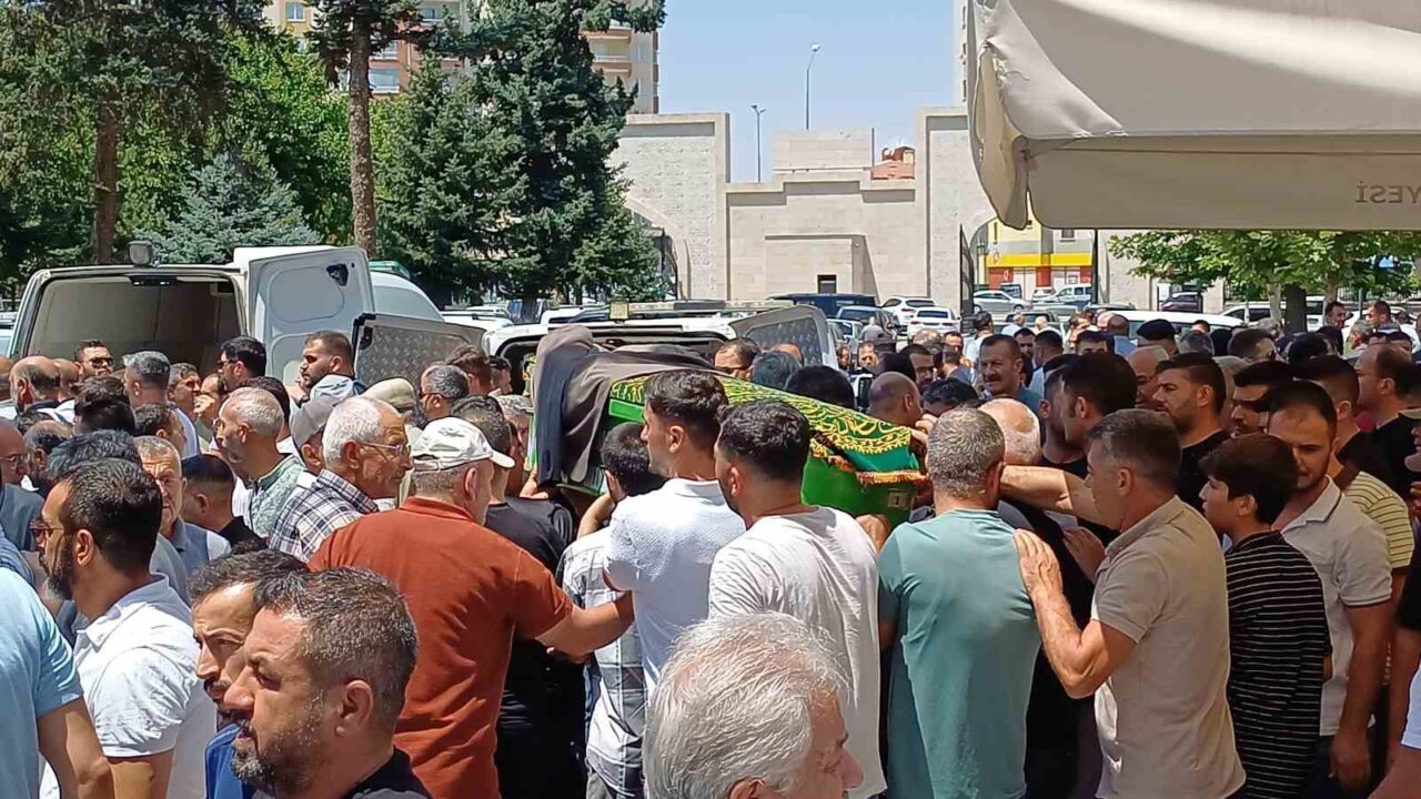 Kayseri’nin Melikgazi ilçesinde husumetlisi olduğu kişi tarafından camide namaz kıldığı