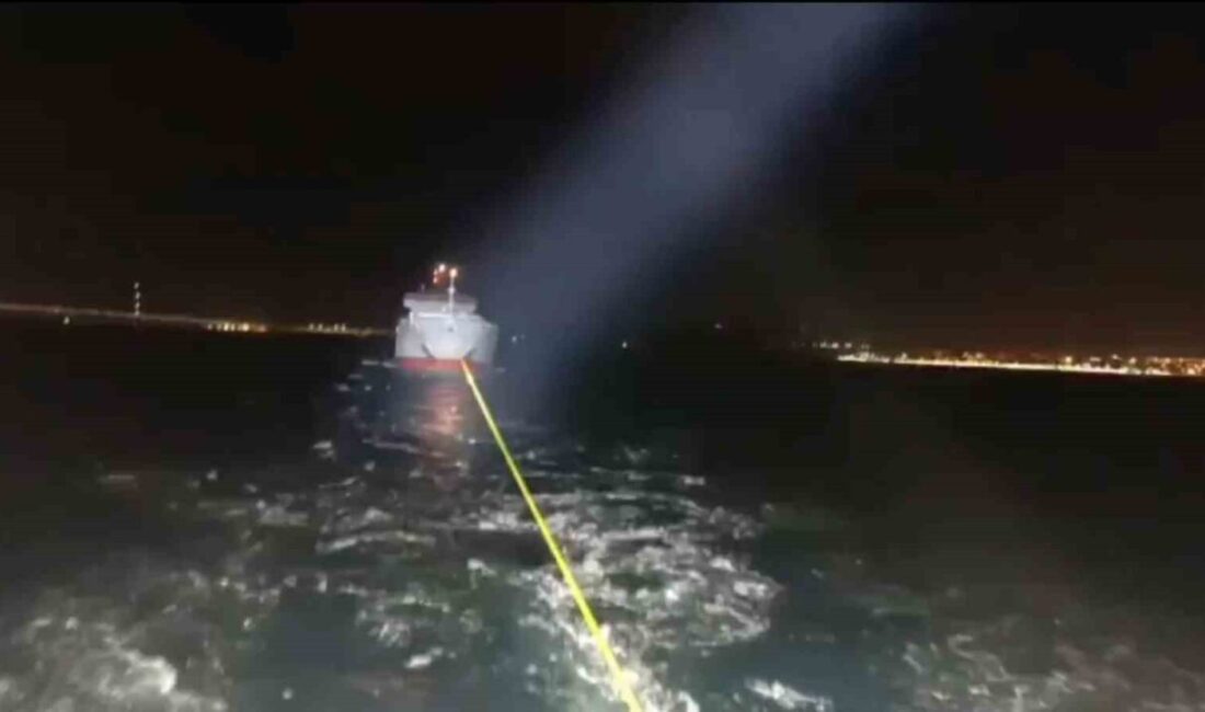 Çanakkale Boğazı’ndan geçen 108 metre boyundaki ‘SPANACO PROGRESS’ isimli genel