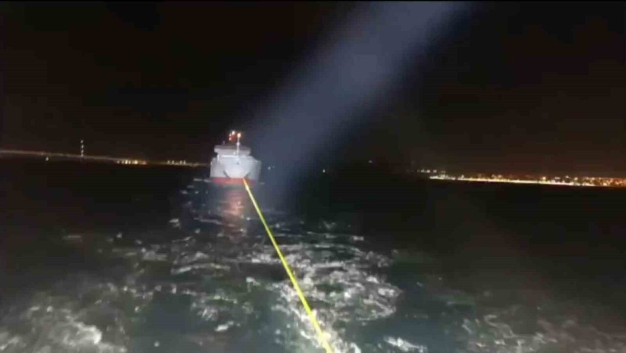 Çanakkale Boğazı’ndan geçen 108 metre boyundaki ‘SPANACO PROGRESS’ isimli genel