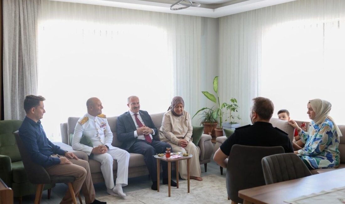 Çanakkale Valisi Doç. Dr. Ömer Toraman ve eşi Neşe Toraman