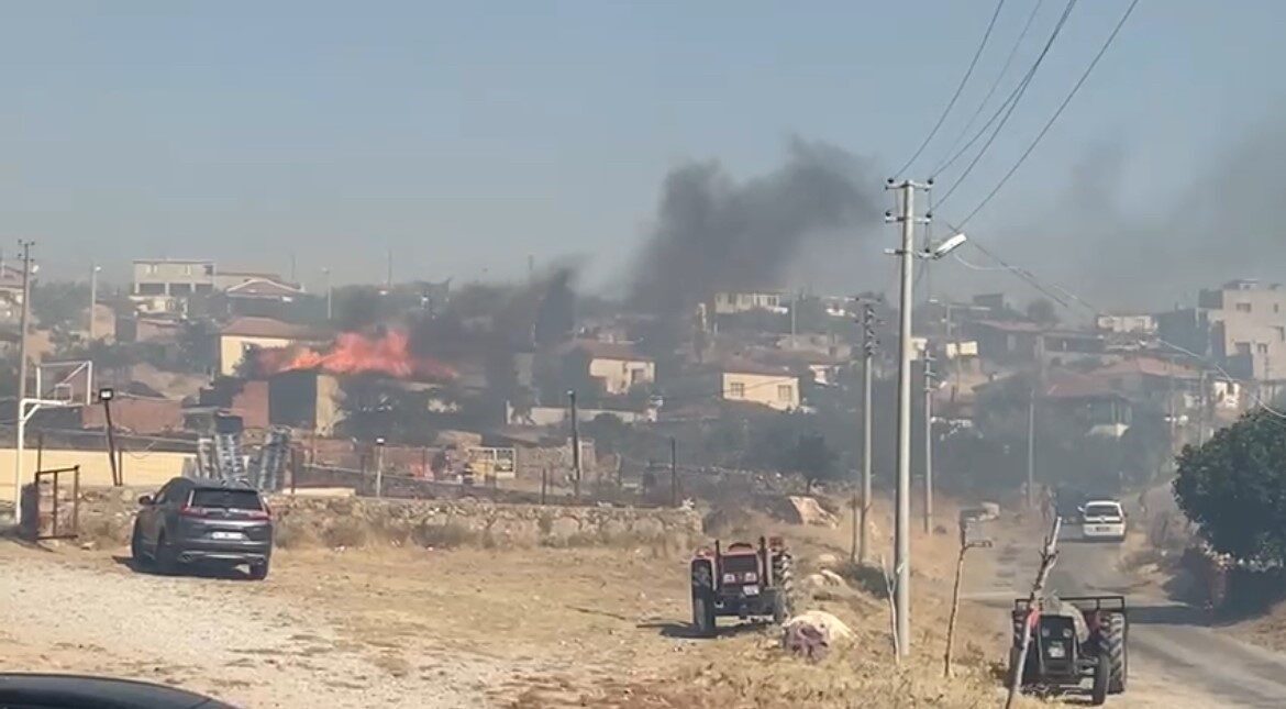 Çanakkale’de devam eden orman yangınında Tuzla ve Naldöken köyleri tedbir