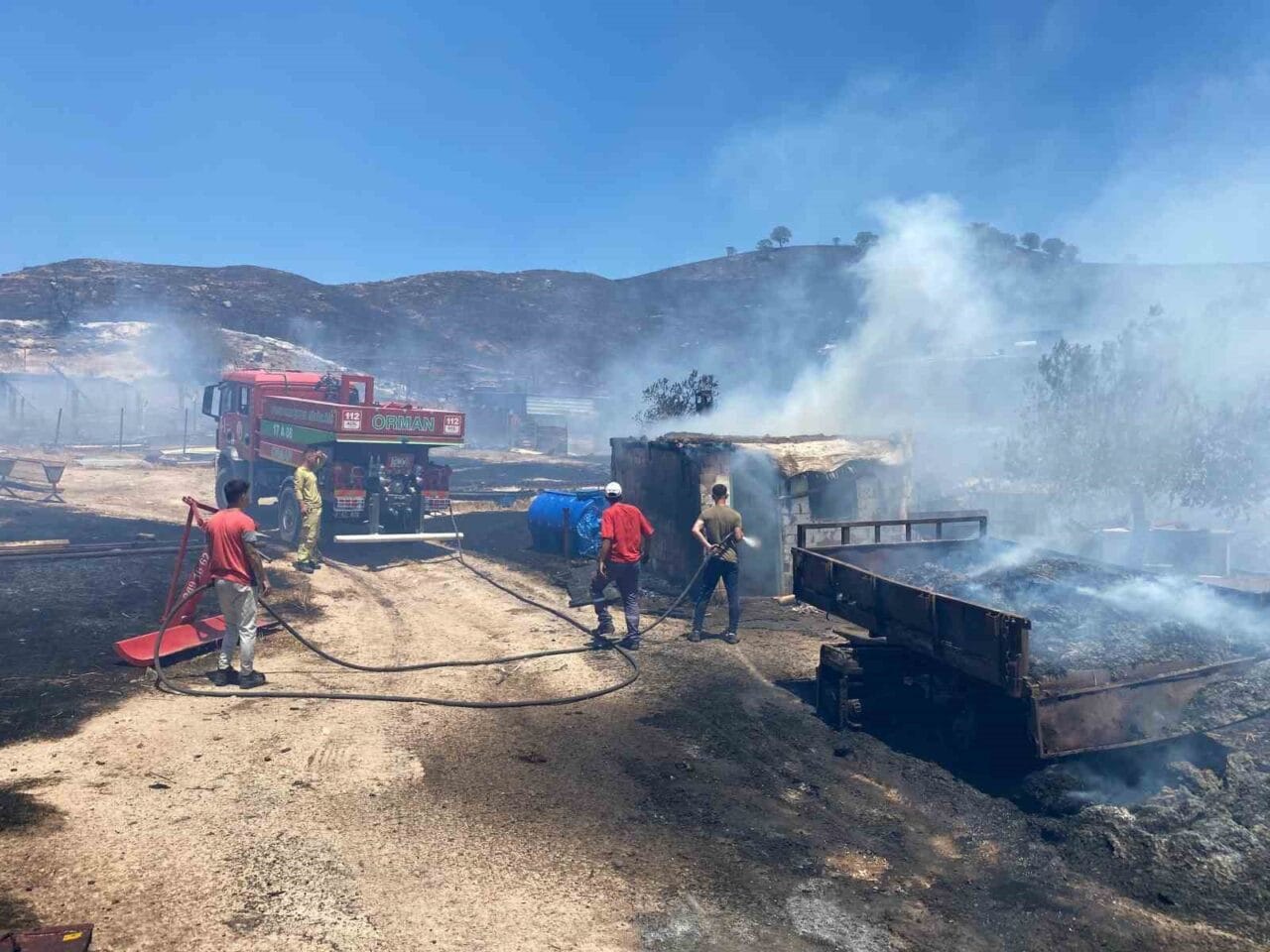 Çanakkale’nin Ayvacık ilçesine bağlı Kösedere köyünde makilik alanda çıkan yangında