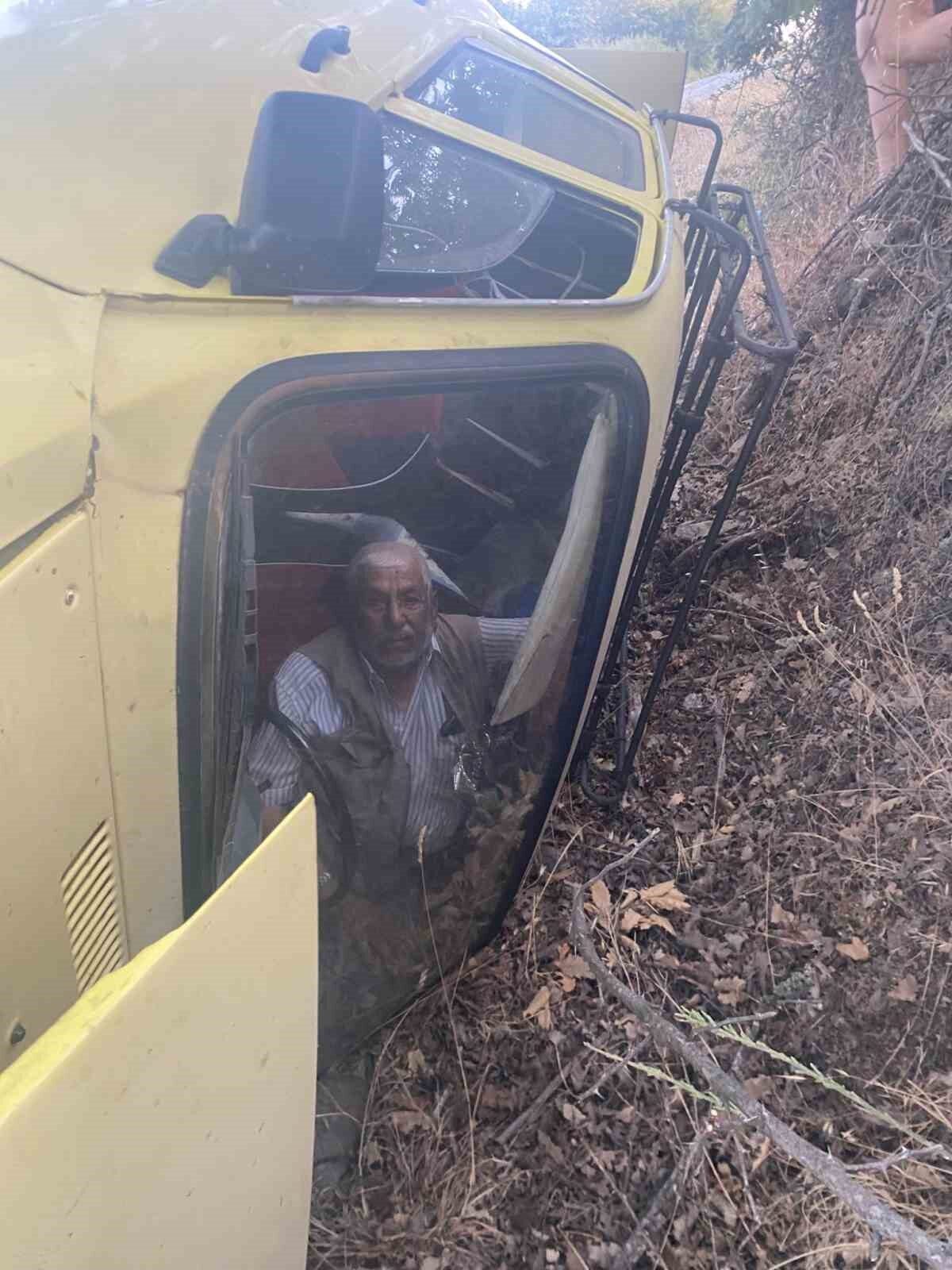 Çanakkale’nin Ayvacık ilçesinde bir otomobilin takla atması sonucu araçta sıkışan