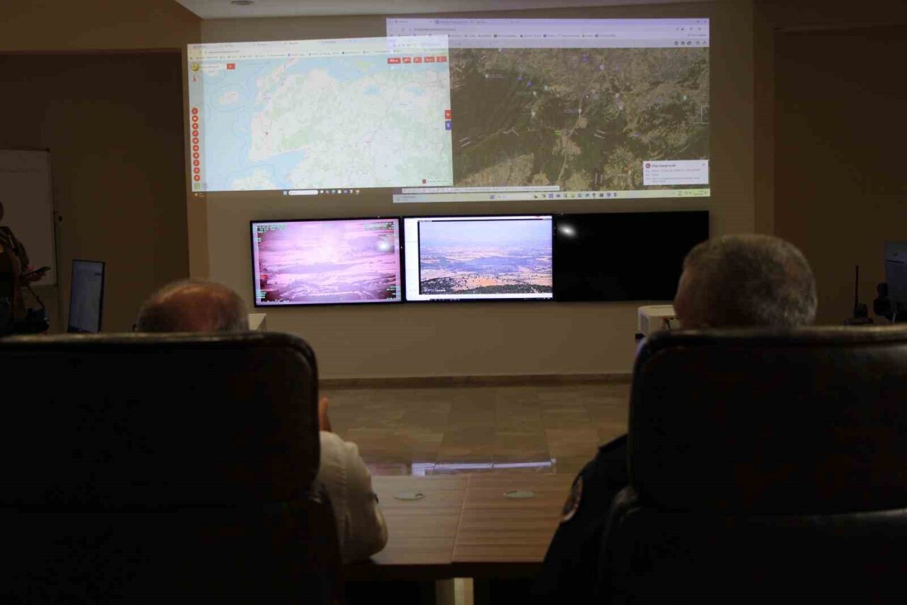 Çanakkale Orman Bölge Müdürlüğü Yangın Harekat Koordinasyon Merkezi’nde modern teknoloji