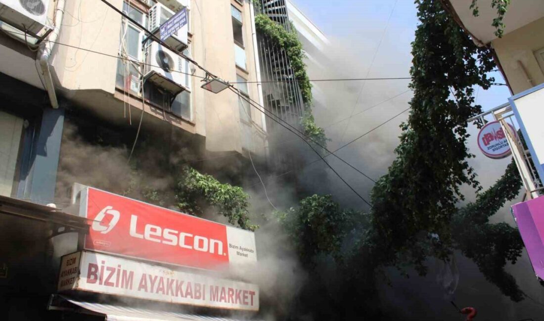 Aydın’ın Efeler ilçesinde yoğun yaya trafiğinin bulunduğu Yağcılariçi Çarşısı’nda bir