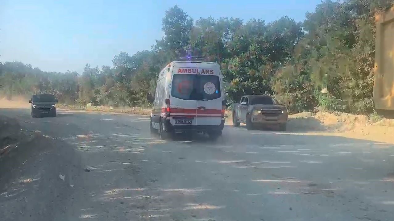 İstanbul Çatalca’da kum ocağında meydana göçükte, kepçe ile birlikte balçığa