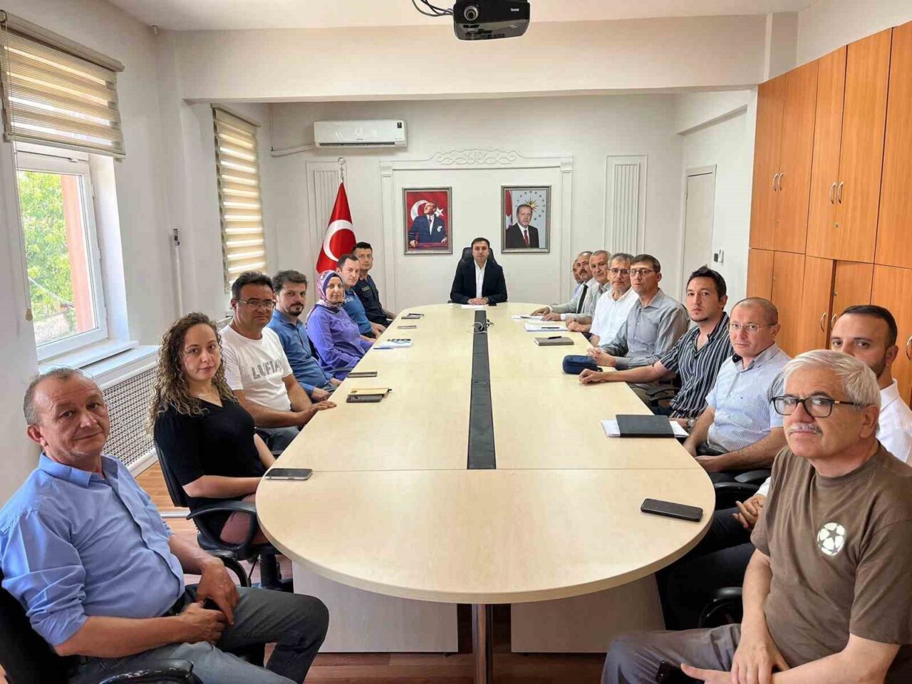 Kütahya’nın Çavdarhisar ilçesinde gerçekleştirilen toplantıda halk eğitimi faaliyetleri, eğitimde erişilebilirlik