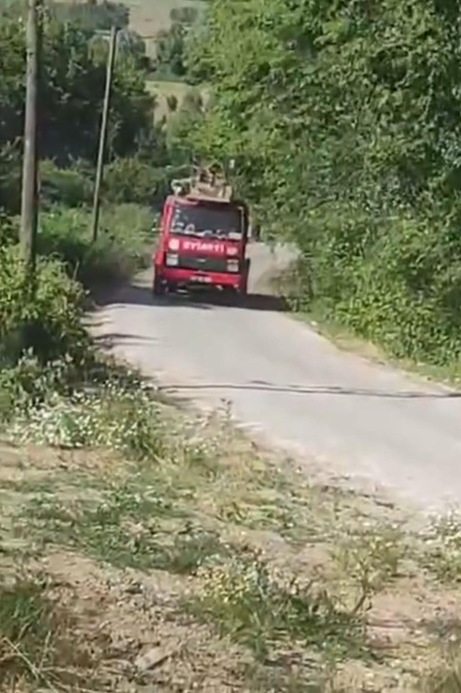 Zonguldak’ın Çaycuma ilçesinde çöplerin kimliği belirsiz kişiler tarafından yakılması sonucu