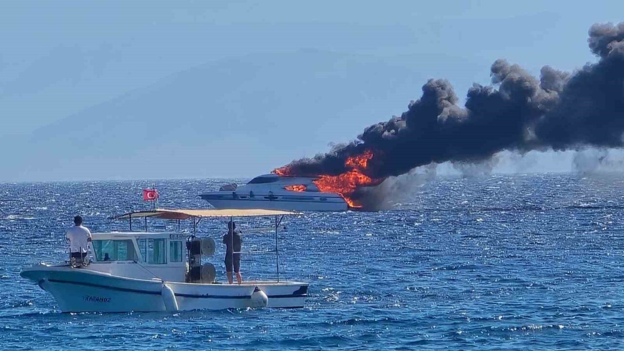 İzmir’in Çeşme ilçesindeki Dalyan Marina’da demirli olan tekne, çıkan yangında