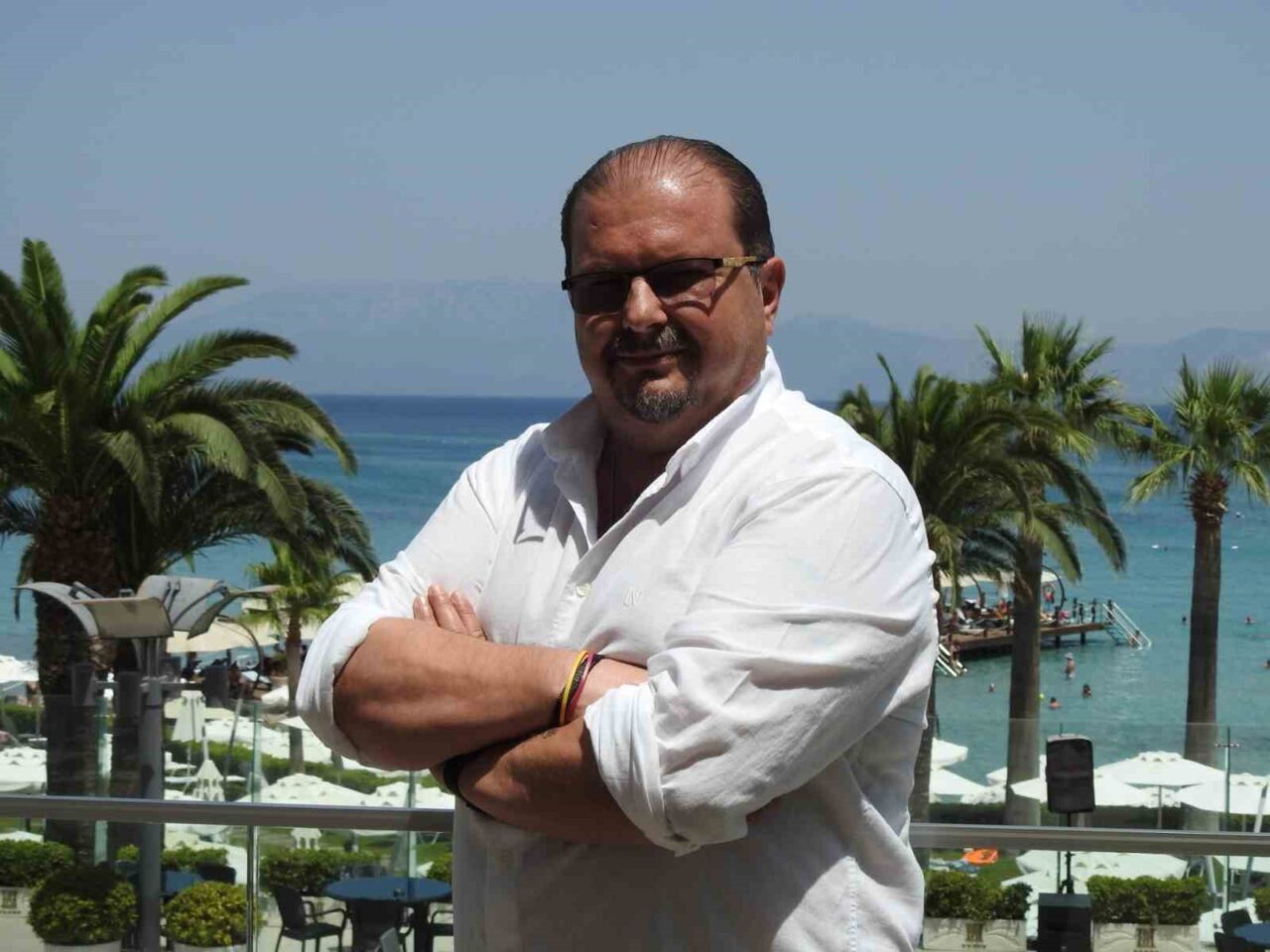 İzmir’in gözde tatil kenti Çeşme’de tasarruf amacıyla günde 7 saatlik