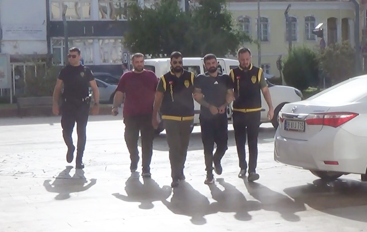 Aydın’ın Efeler ilçesinde bir kişiyi bıçakla yaralayarak kaçan cezaevi firarisi,