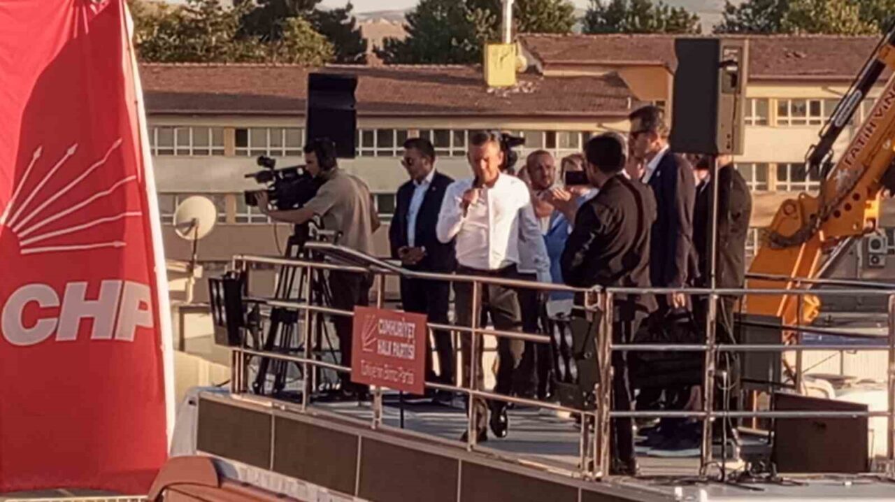 Cumhuriyet Halk Partisi (CHP) Genel Başkanı Özgür Özel, Malatya’da düzenlenen