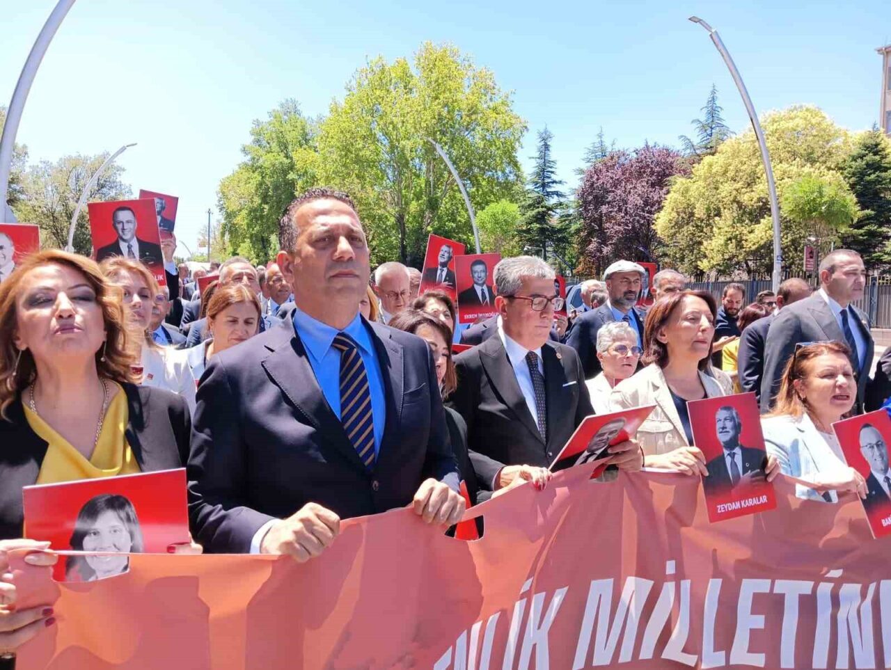 Cumhuriyet Halk Partisi (CHP) Grup Başkanvekilleri Gökhan Günaydın, Ali Mahir