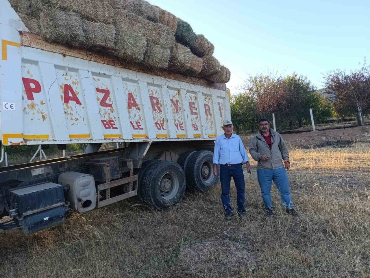 Pazaryeri Belediye Başkanı Zekiye Tekin’in çağrısıyla harekete geçen duyarlı çiftçileri,