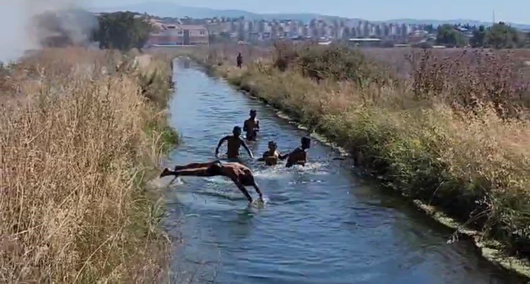 Bursa’nın Mustafakemalpaşa ilçesinde otluk alanda yaşanan yangın ilginç anlara sahne