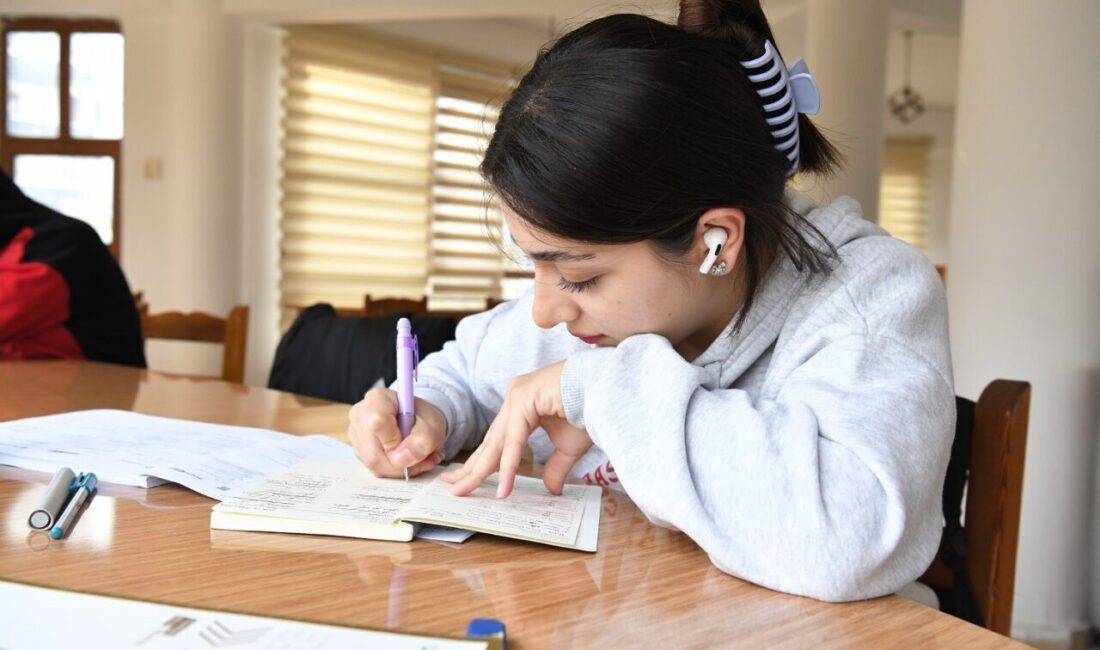 Yeşilyurt Belediye Başkanı Prof. Dr. İlhan Geçit, Çilesiz Semt Pazarı’na