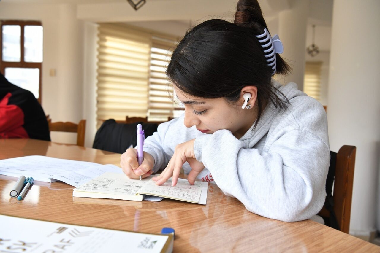 Yeşilyurt Belediye Başkanı Prof. Dr. İlhan Geçit, Çilesiz Semt Pazarı’na