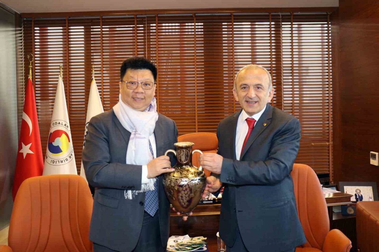Çin Halk Cumhuriyeti İstanbul Başkonsolosu Wei Xiaodong ve beraberindeki heyet,