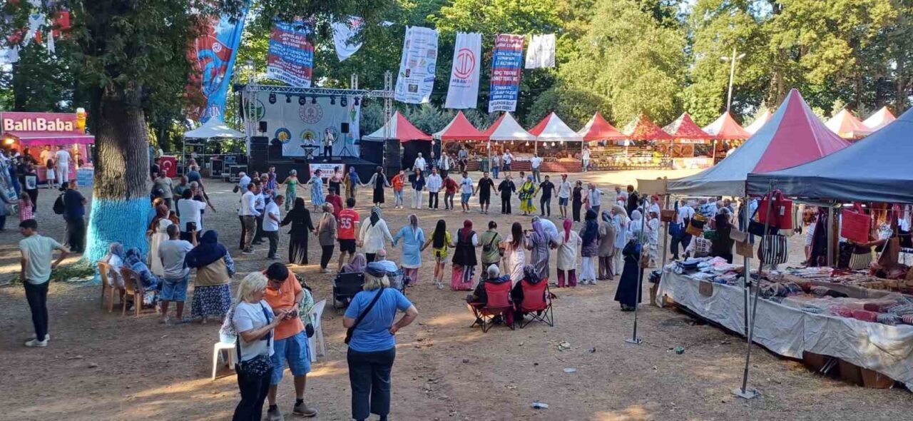 Yalova’nın Çınarcık ilçesinde düzenlenen Karadeniz Şenlikleri renkli görüntülere sahne oldu.