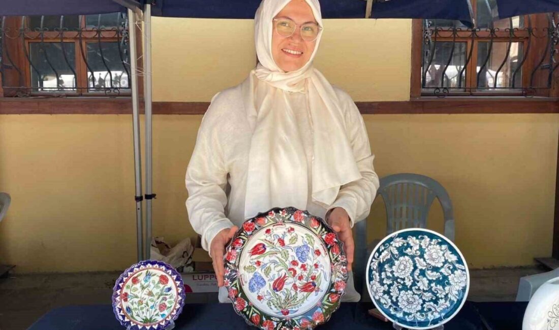 Eskişehir’de cami süslemeleri ve halı motiflerinden aldığı ilhamla çini sanatına