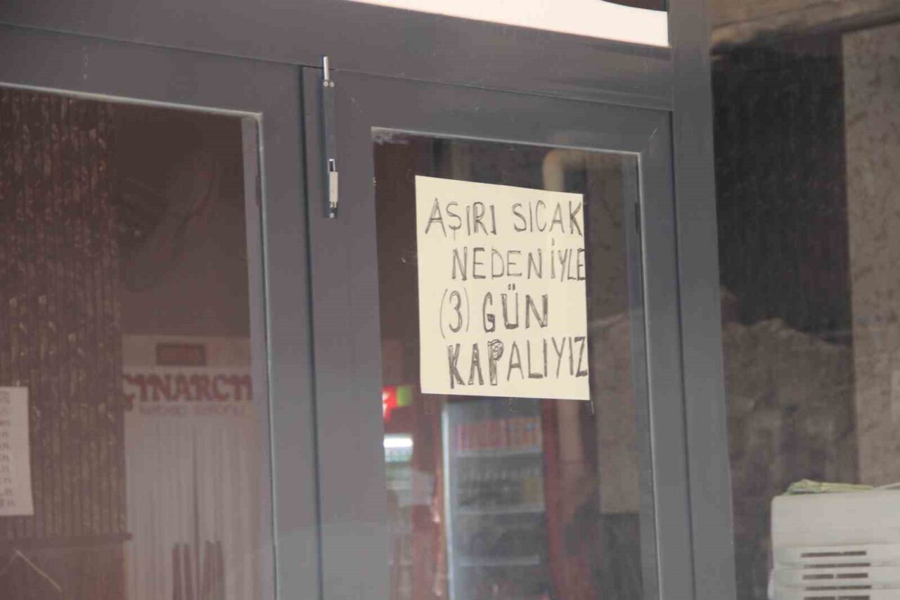 Termometrelerin 49 dereceyi aştığı Şırnak’ın Cizre ilçesinde, mevsim normallerinin çok