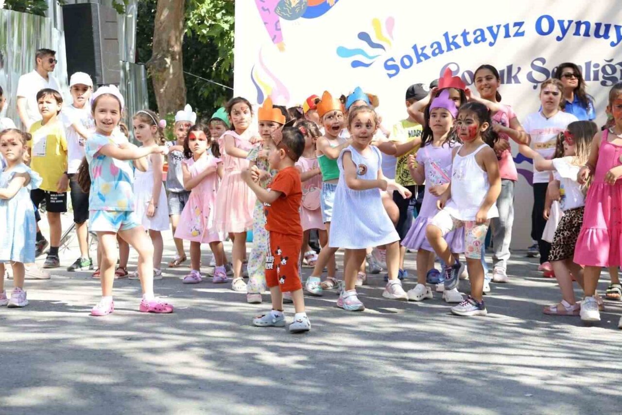 Ataşehir Belediyesi, yaz aylarında çocukların hem eğlenip hem de öğrenebileceği