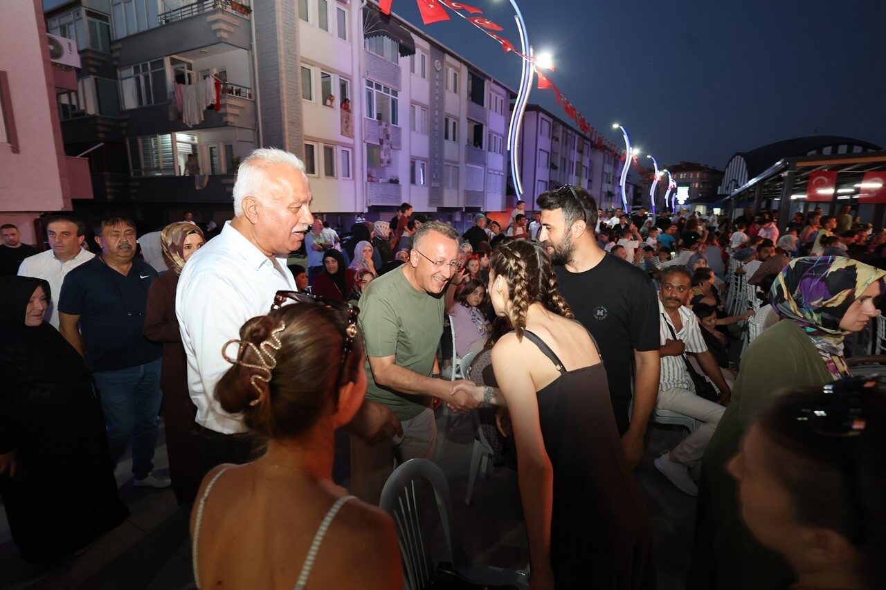 Adapazarı Belediyesi’nin yaz etkinlikleri çerçevesinde düzenlediği “Çocuk Sineması” programı, bu