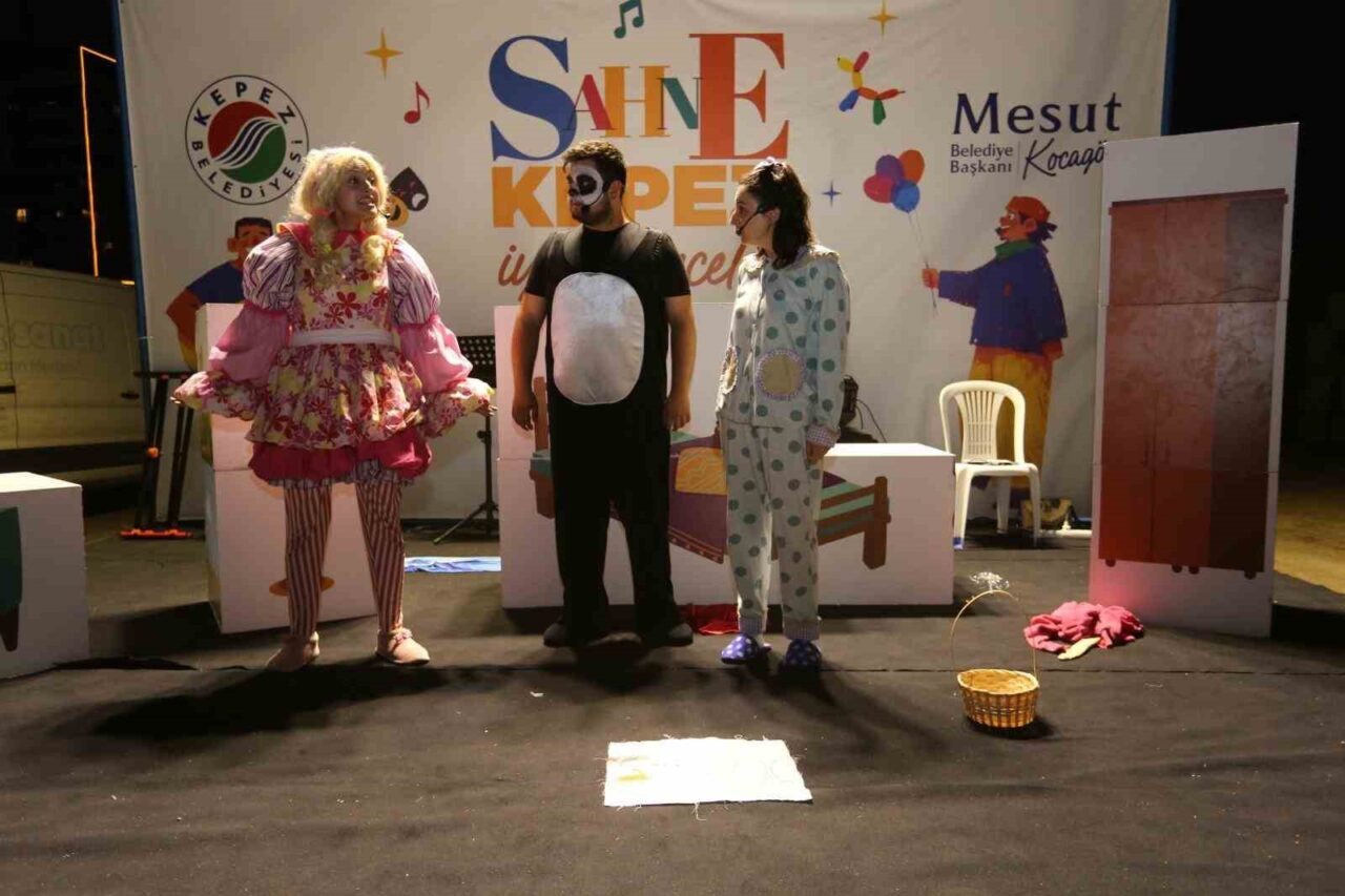 Kepez Belediyesi’nin yaz akşamlarını renklendiren “Sahne Kepez” etkinlikleri, Çankaya Mahallesi’nde