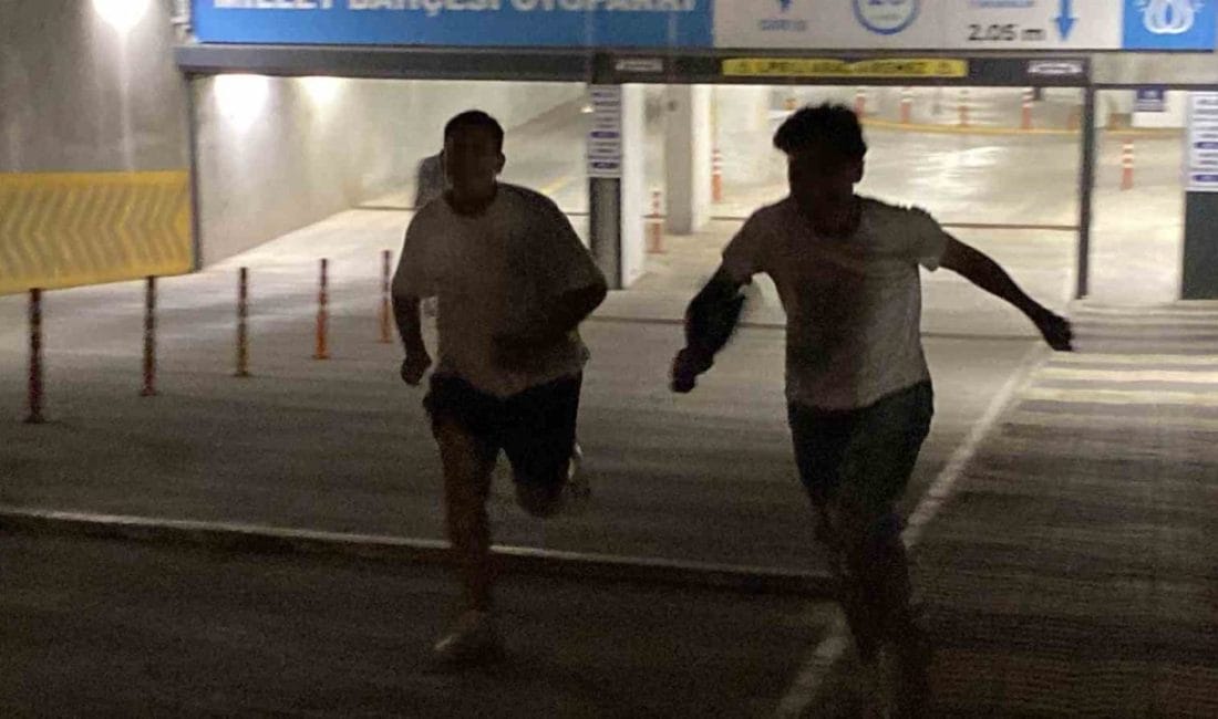 Eskişehir’de bir parkta toplanan yaklaşık 6 kişilik 15 yaşlarındaki bir