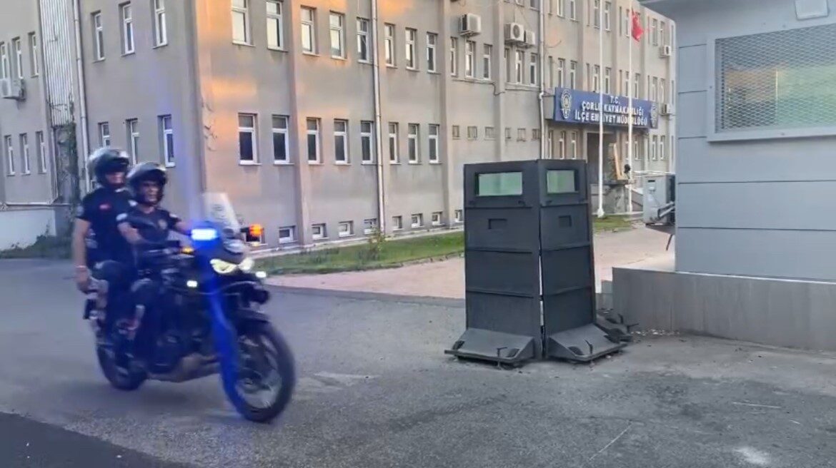 Tekirdağ Çorlu’da evden hırsızlık olayına karışan 3 şahıs, sevk edildikleri