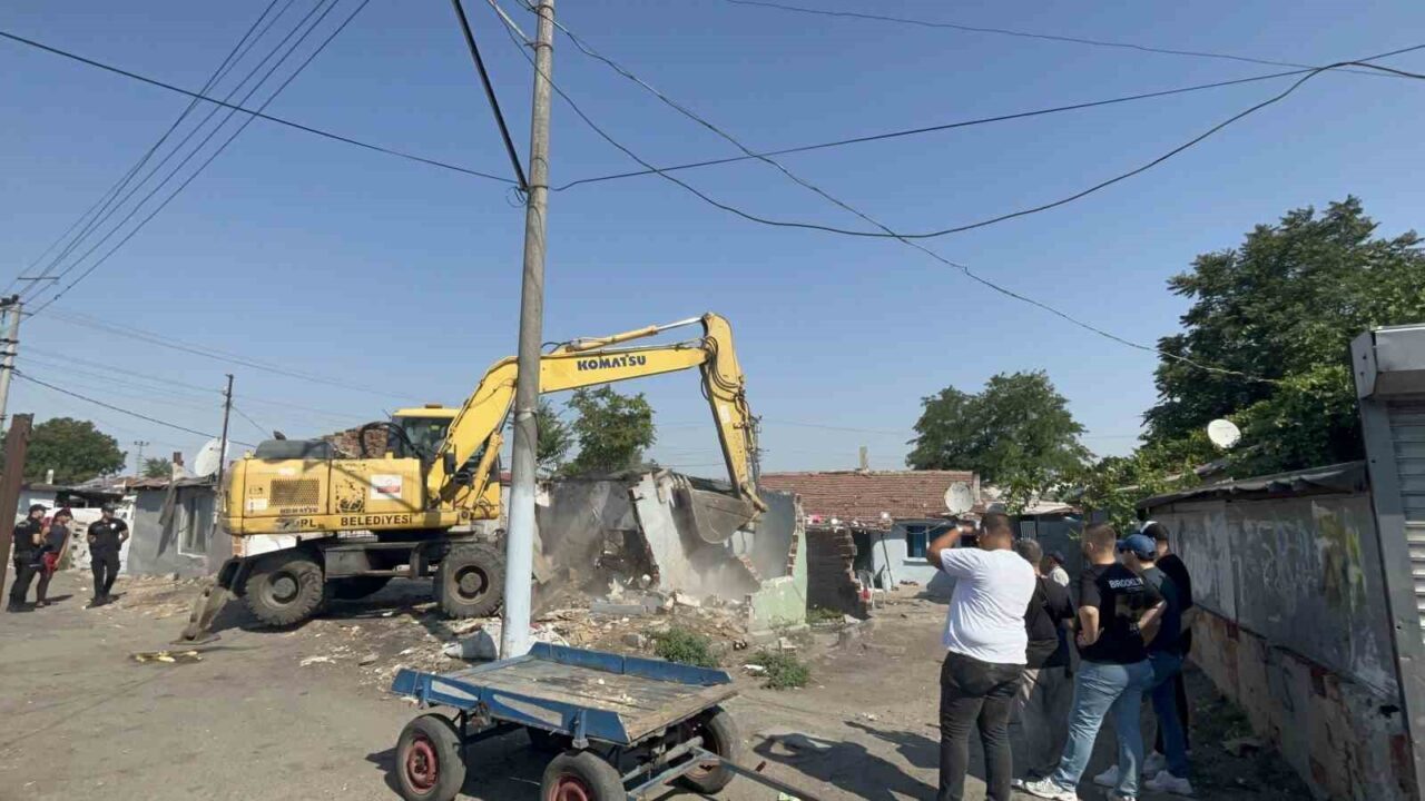 Tekirdağ’ın Çorlu ilçesinde uyuşturucu bağımlılarının uğrak mekanı haline gelen metruk