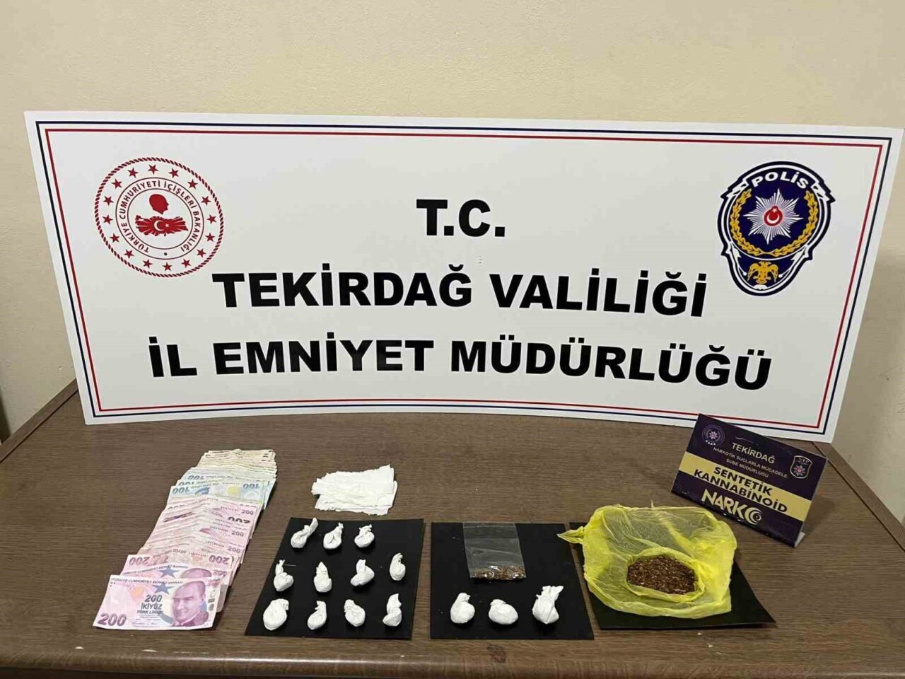 Tekirdağ’ın Çorlu ilçesinde düzenlenen narkotik operasyonunda bonzai ve uyuşturucu ticaretinden