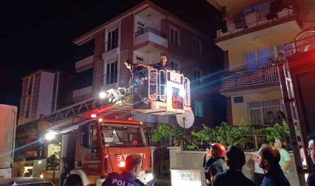 Çorum’da bir apartmanın 3’üncü katında çıkan yangın, itfaiye ekiplerinin zamanında