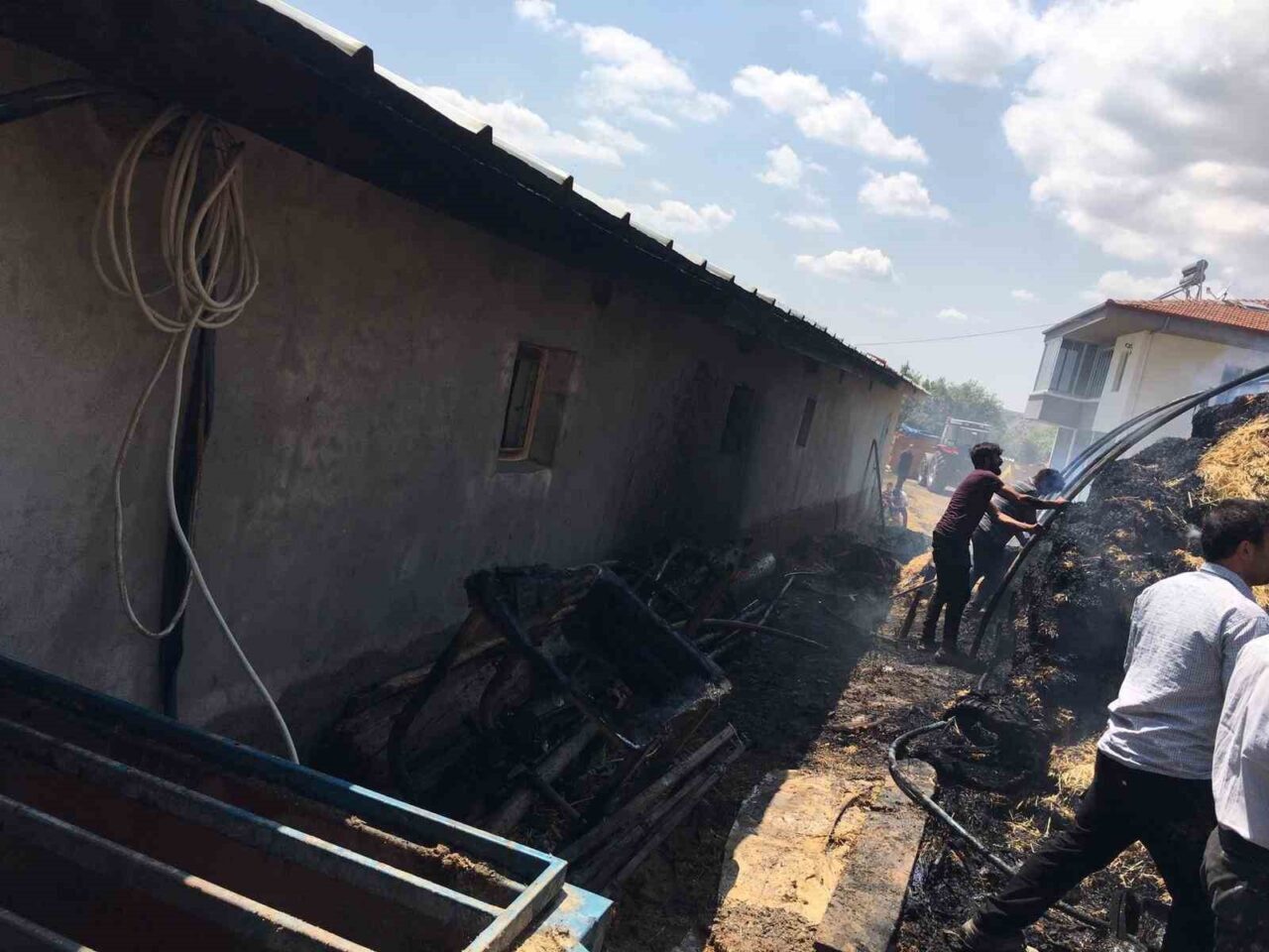 Çorum’un Sungurlu ilçesine çıkan yangında 550 balya ot, bir tarım