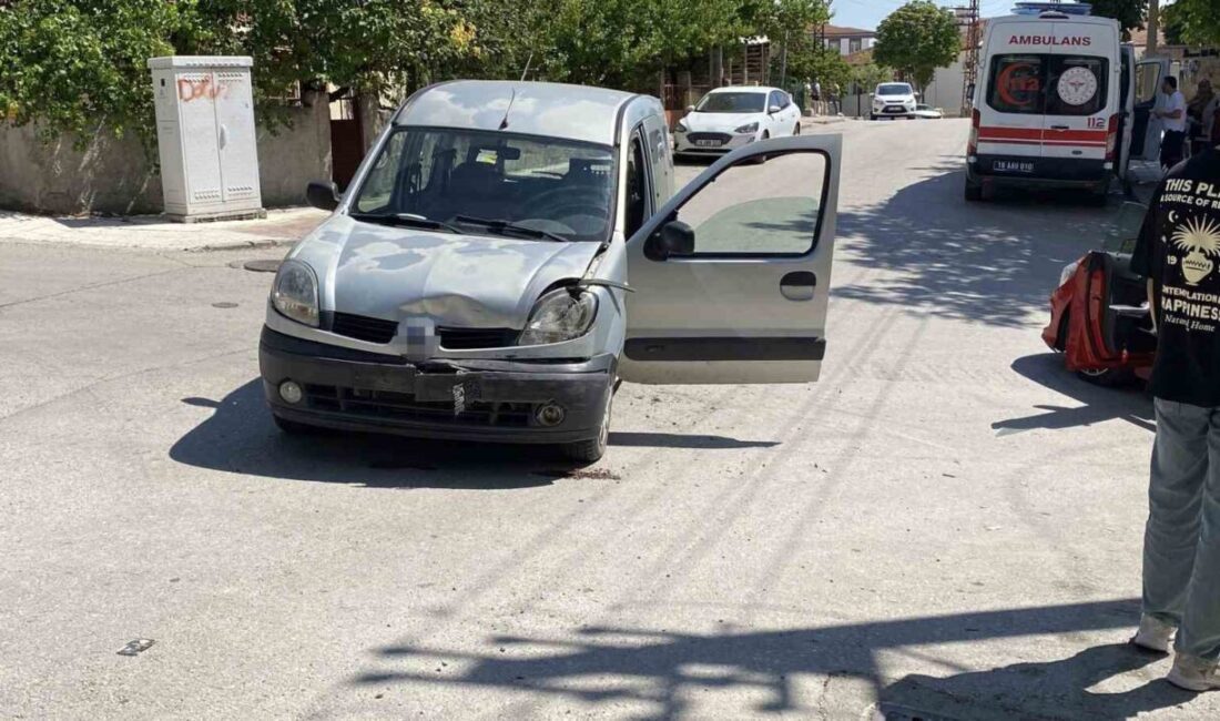 Çorum’da hafif ticari araç ile otomobilin çarpıştığı kazada şans eseri