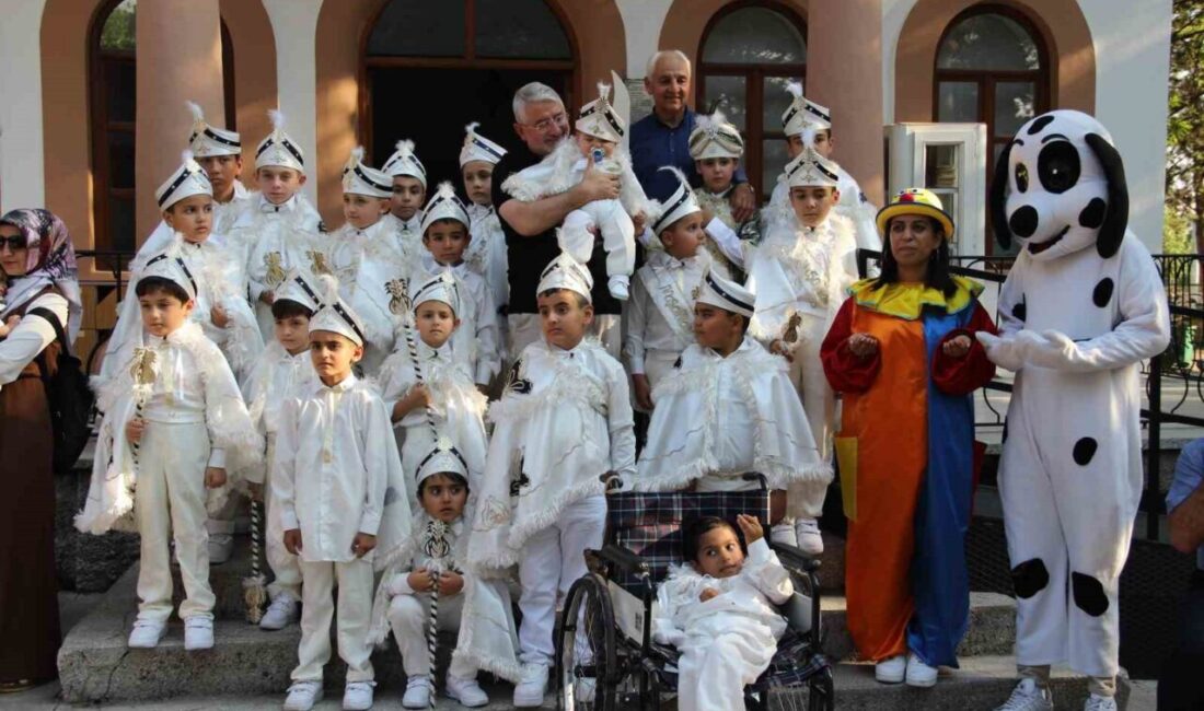 Çorum Belediyesi tarafından düzenlenen geleneksel toplu sünnet şöleni, renkli görüntülere