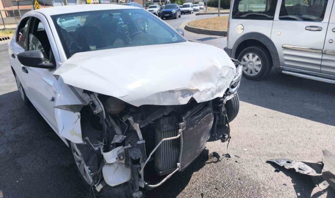 Çorum’un Sungurlu ilçesinde üç aracın karıştığı zincirleme trafik kazasında 1’i